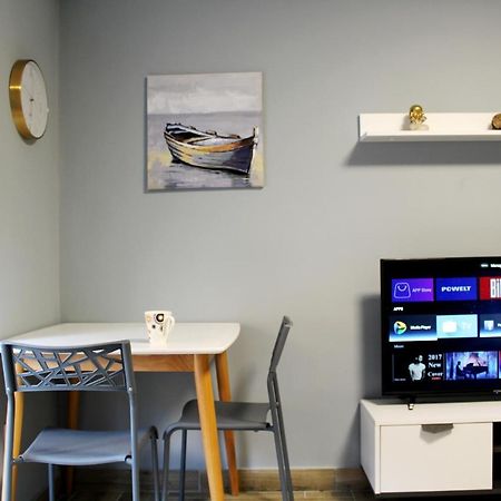 2V1 - Blloku Bkt Apartman Tirana Kültér fotó