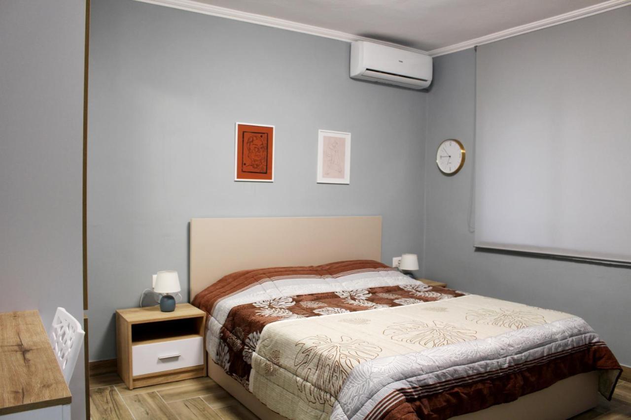 2V1 - Blloku Bkt Apartman Tirana Kültér fotó