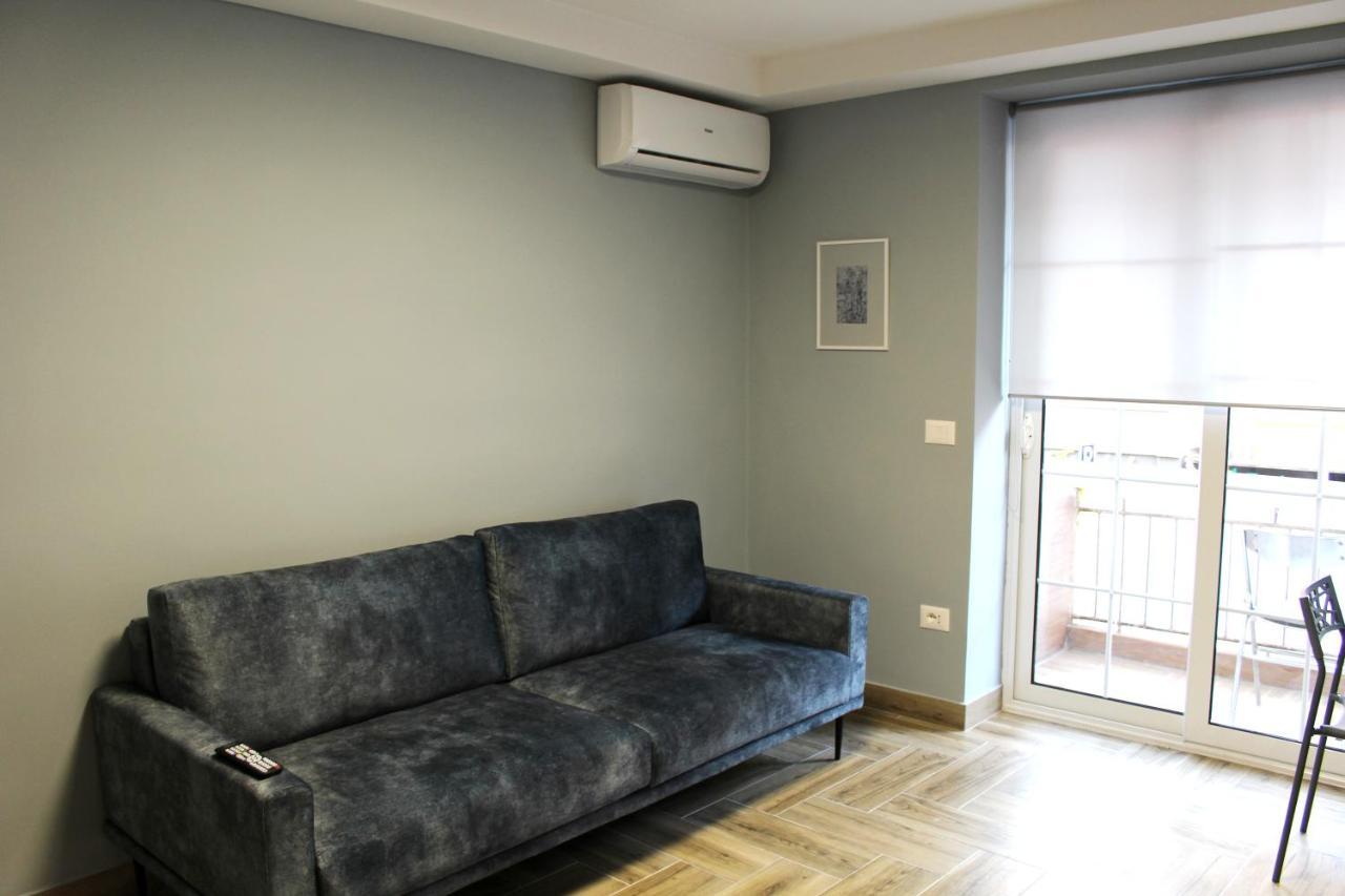 2V1 - Blloku Bkt Apartman Tirana Kültér fotó