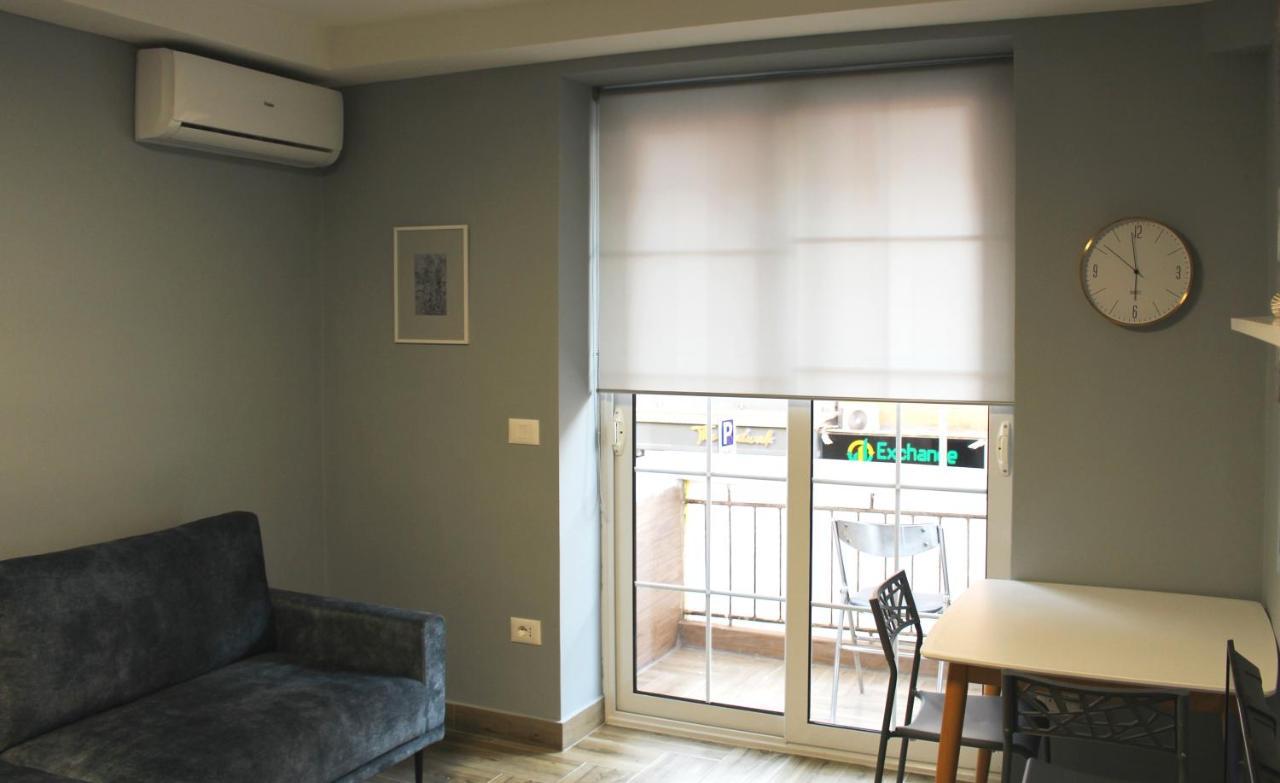 2V1 - Blloku Bkt Apartman Tirana Kültér fotó