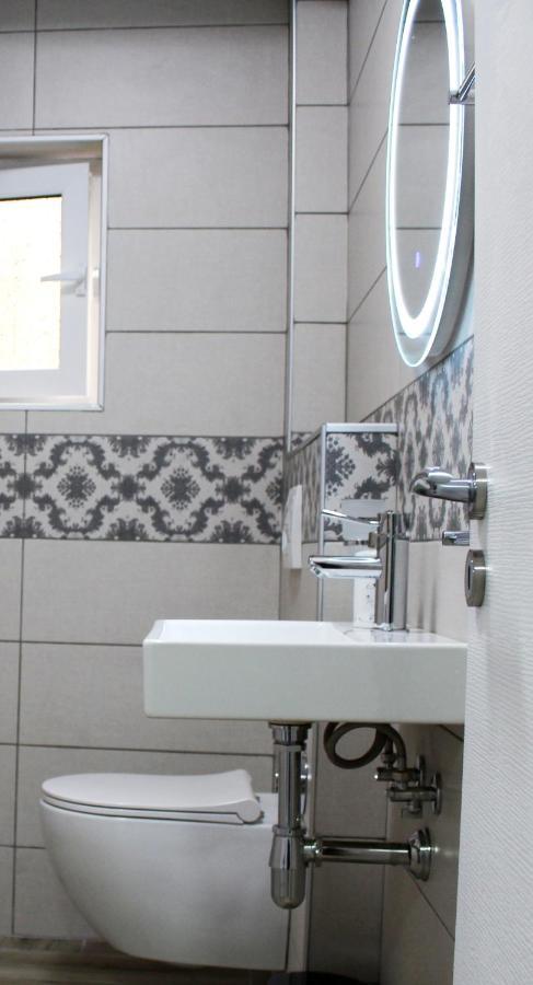 2V1 - Blloku Bkt Apartman Tirana Kültér fotó