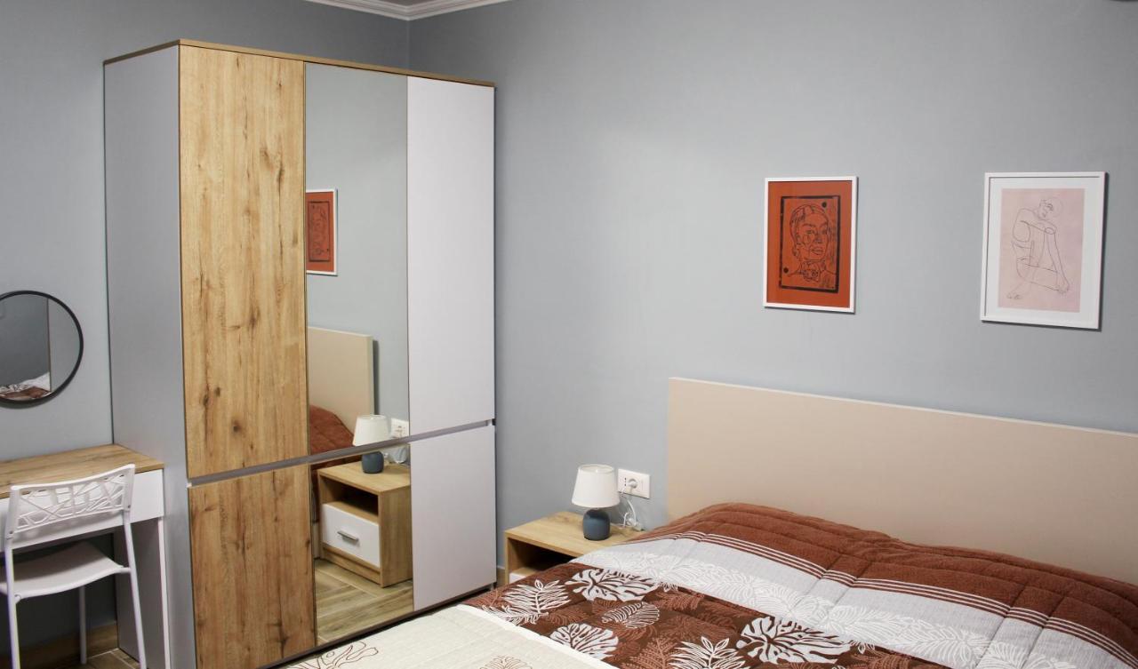 2V1 - Blloku Bkt Apartman Tirana Kültér fotó