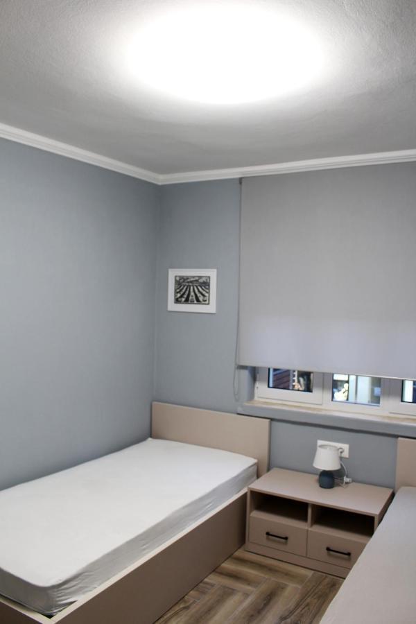 2V1 - Blloku Bkt Apartman Tirana Kültér fotó